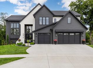 2816 Buckle Down Cir, Iowa City, IA 52245