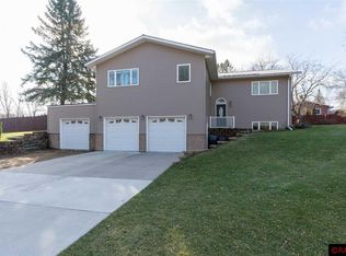 319 Capri Dr, Mankato, MN 56001