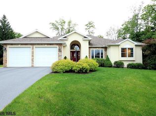 114 Meadowview Ct, State College, PA 16801