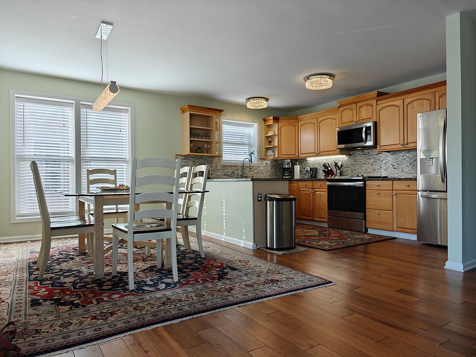 kitchen/dining area