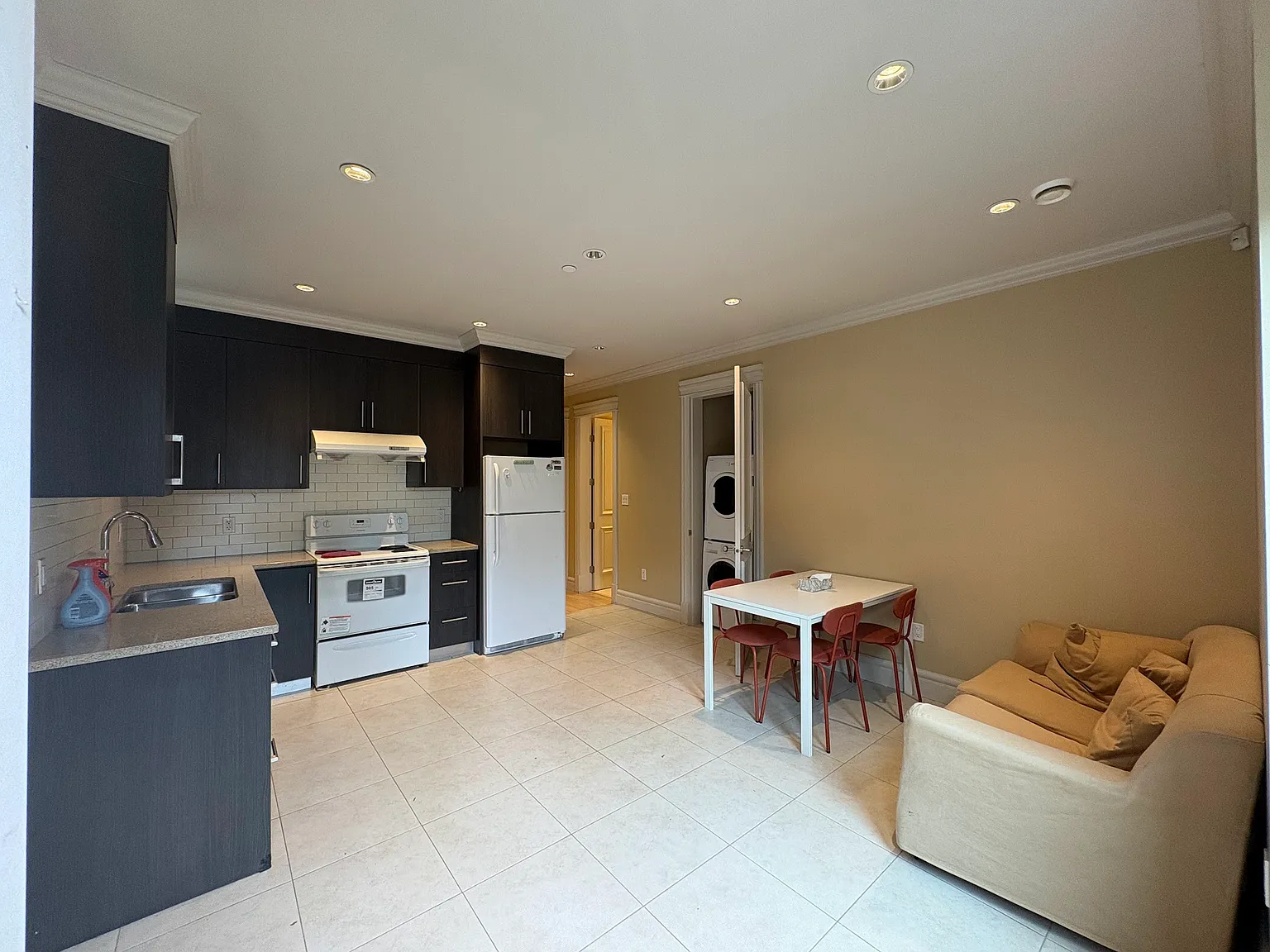 2 bed, 700 sqft, $1,800 — Photo 2