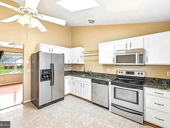 2nd image of 9 Heritage Ln