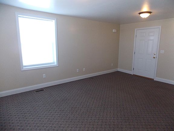 4th image of 136 N Earl St #136