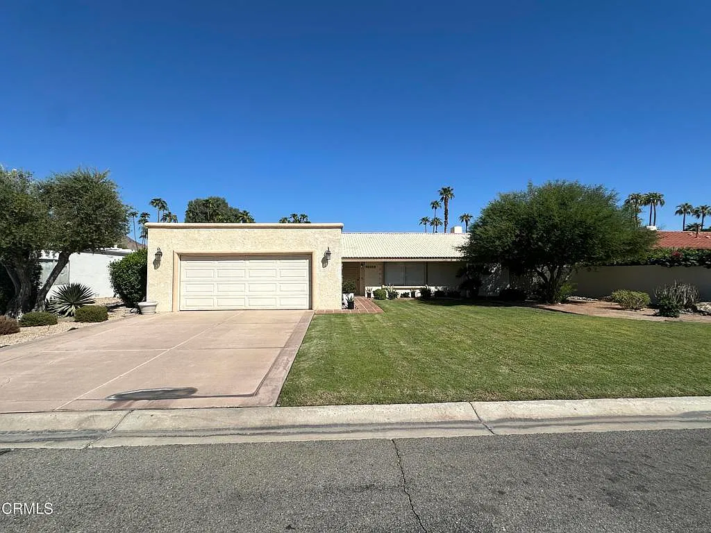 3 bed, 3.0 bath, 2037 sqft, $3,000 — Photo 2