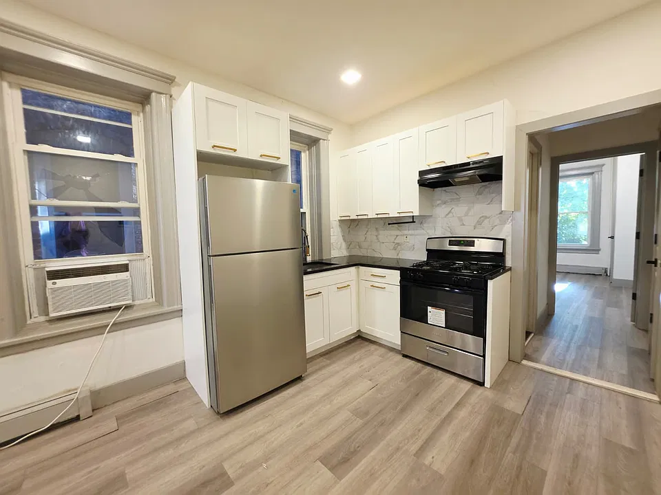83 Bostwick Ave #1B