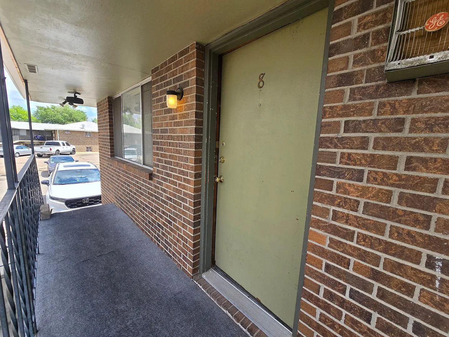 1430 Emery — Photo 2