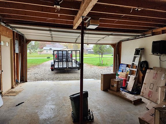 3rd image of 1235 Maple Hill Dr