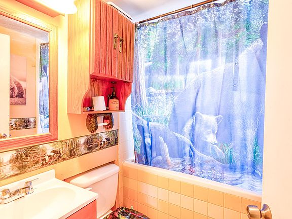 5th image of 4470 Drummond Cir