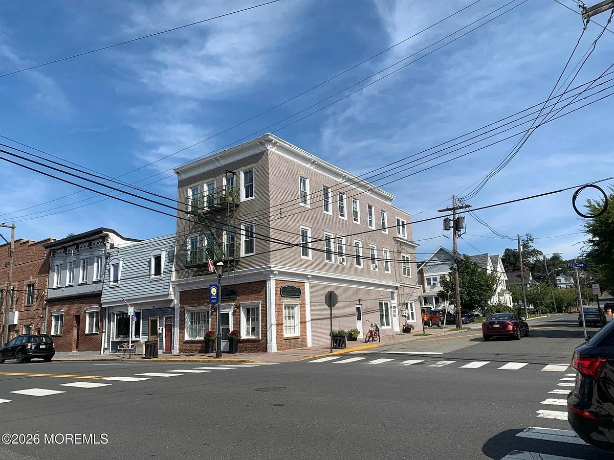 Building Photo - 98 1st Ave #2