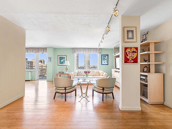 4th image of 201 W 70th St APT 26K