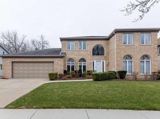 213 E Kerry Brook Ln, Arlington Heights, IL 60004
