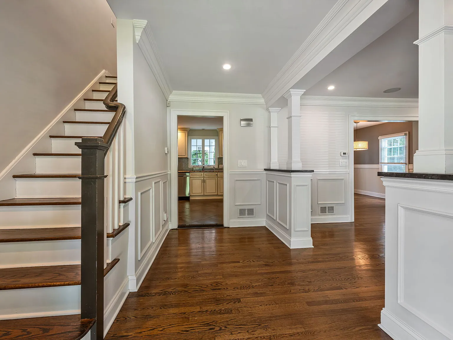 4 bed, 2.5 bath, 2031 sqft, $6,300 — Photo 4