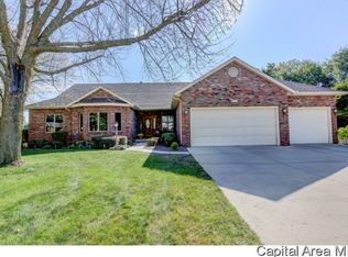 4004 Stone Bridge Rd, Springfield, IL 62711