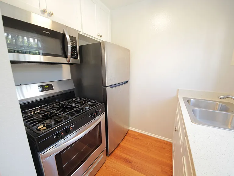 Venice at Lincoln — Photo 22