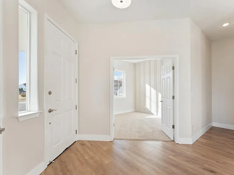 1058 Chip Ct — Photo 2