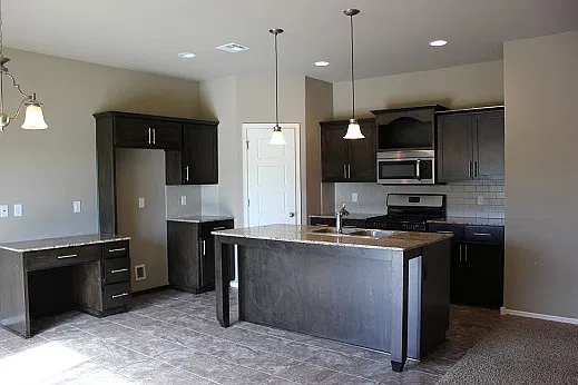 4114 W 105th St - Cute 3/2/2 in Southern Reserve, Jenks! Comm. Pool — Photo 4
