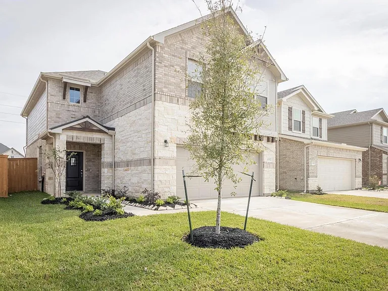 1052 Greenshank Dr — Photo 2