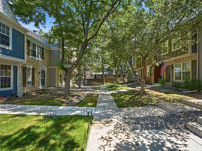 8186 S Fillmore Way — Photo 3