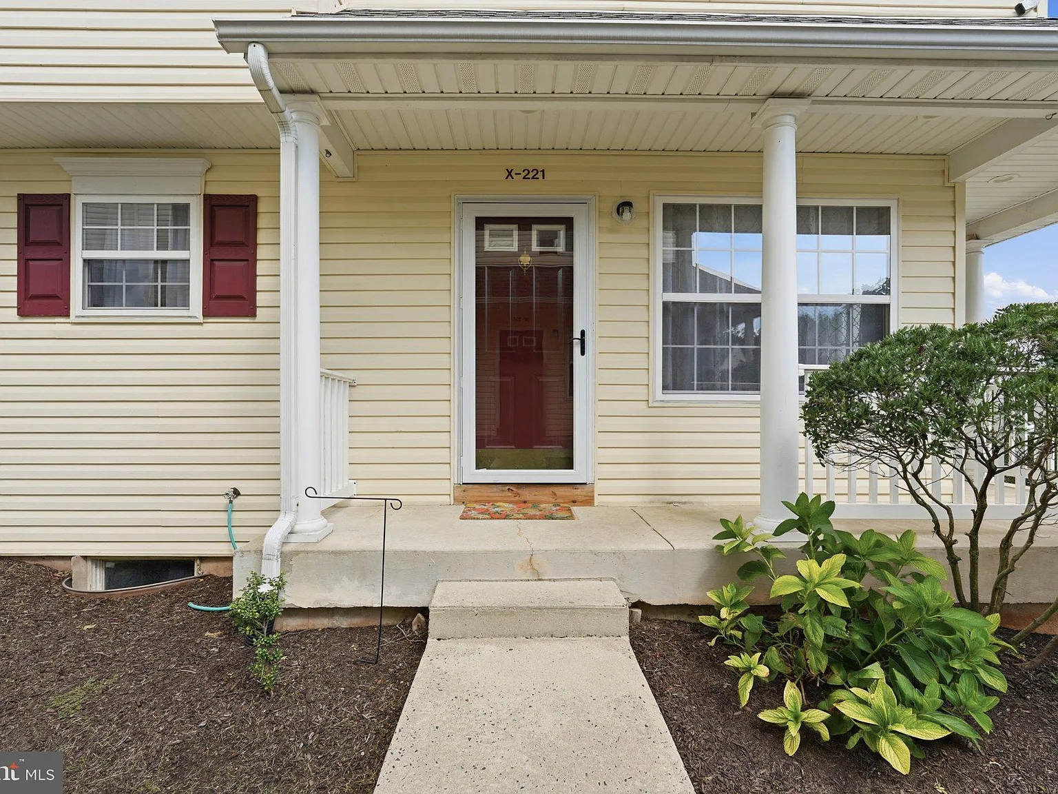 3 bed, 2.5 bath, 1250 sqft, $2,500 — Photo 4