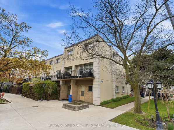5877 Bathurst St Unit 205, Toronto, ON M2R 1Y7
