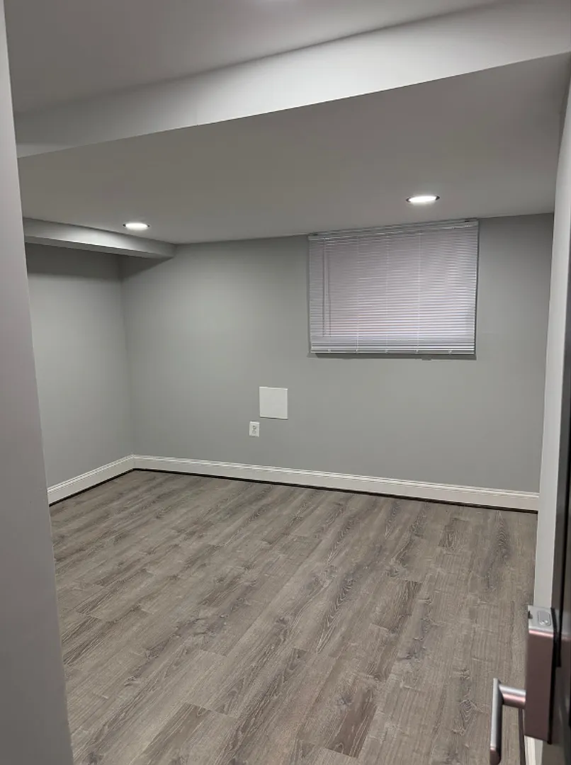 615 N Rosedale $650 Available (Shared Bath) — Photo 4