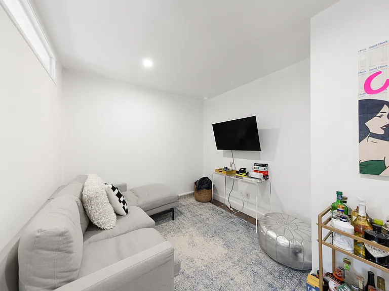 192 1st Ave #4 — Photo 1