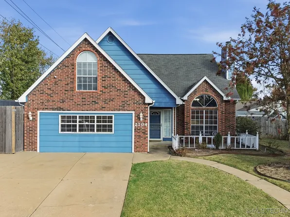 2704 W Montgomery St, Broken Arrow, OK 74012