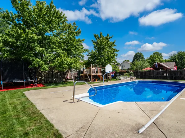1224 Knapps Ct, Greenwood, IN 46142