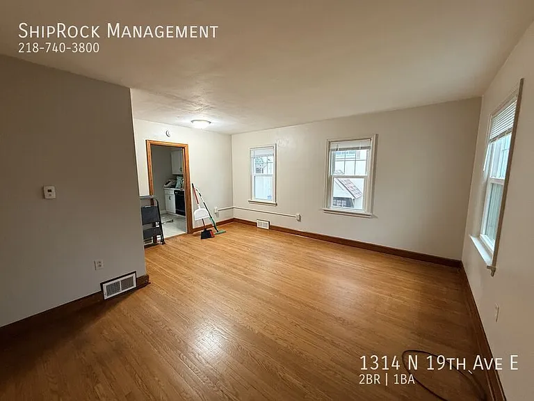 1314 N 19th Ave E — Photo 4