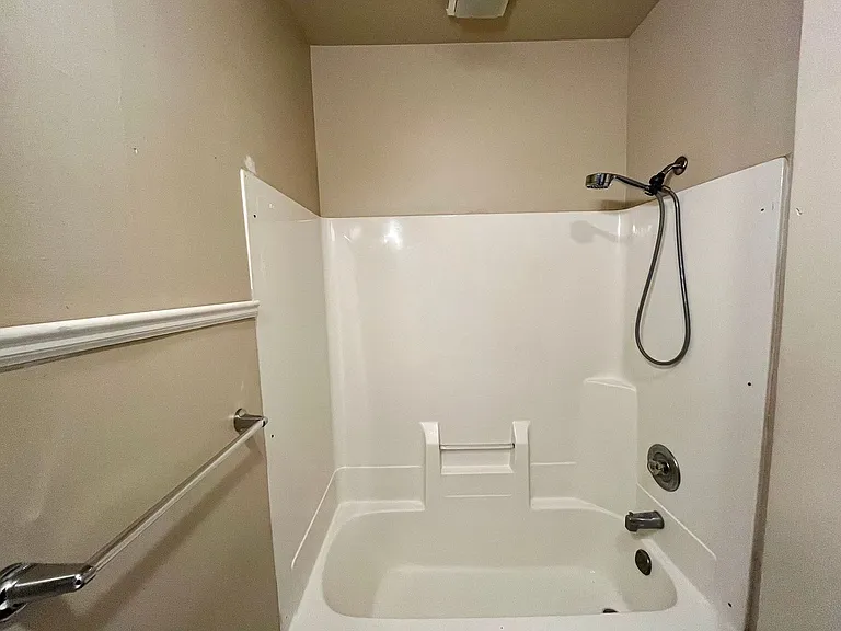 1112 Jefferson St — Photo 13