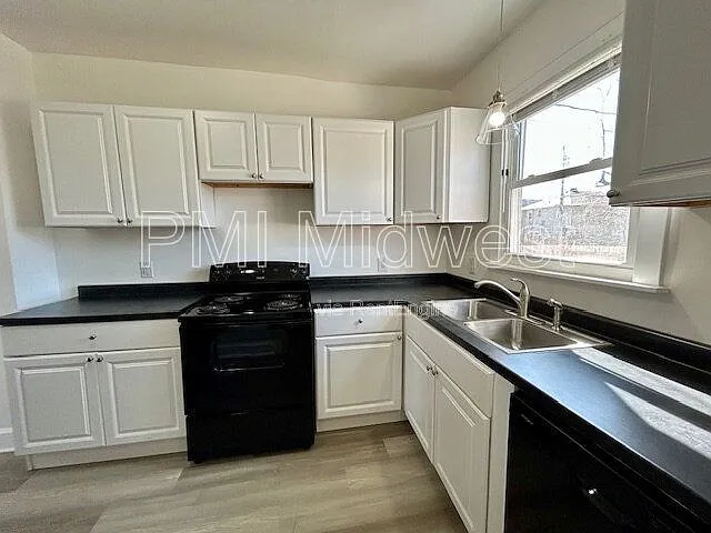 2960 N Park Ave — Photo 9