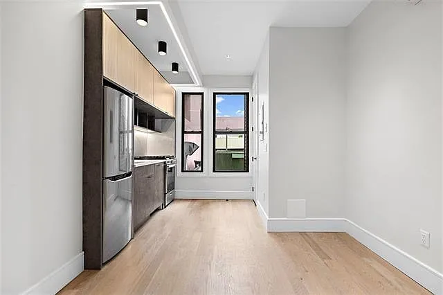 542 Newark Ave #2L — Photo 3