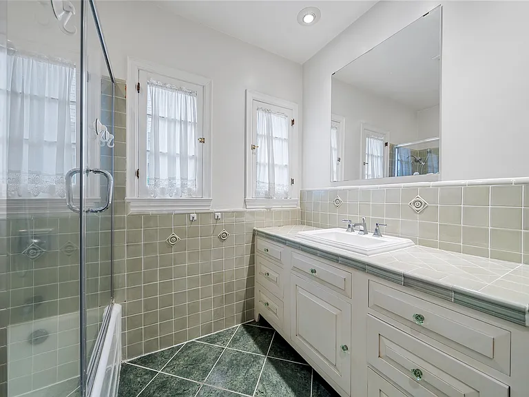 408 N Story Pl — Photo 19