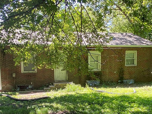 2nd image of 1940 Mayfair Dr
