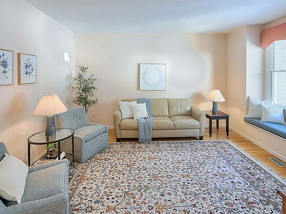 3rd image of 173 Nobscot Rd Unit 173