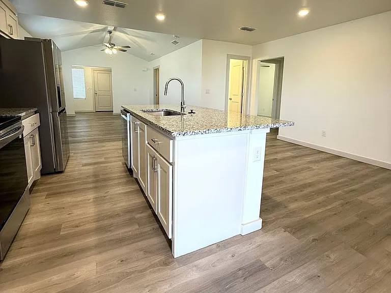 7702 Elm Ave — Photo 4