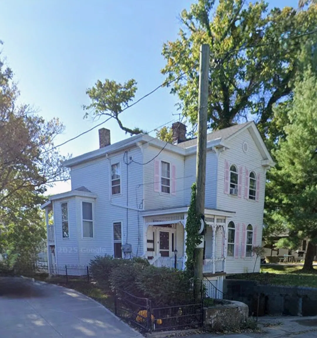 2 bed, 1000 sqft, $1,050 — Photo 2