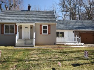 5782 Acorn Dr, Emmaus, PA 18049