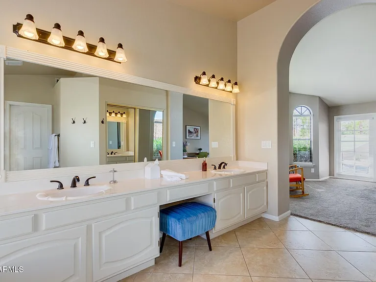 1585 W Honeysuckle Ln — Photo 18