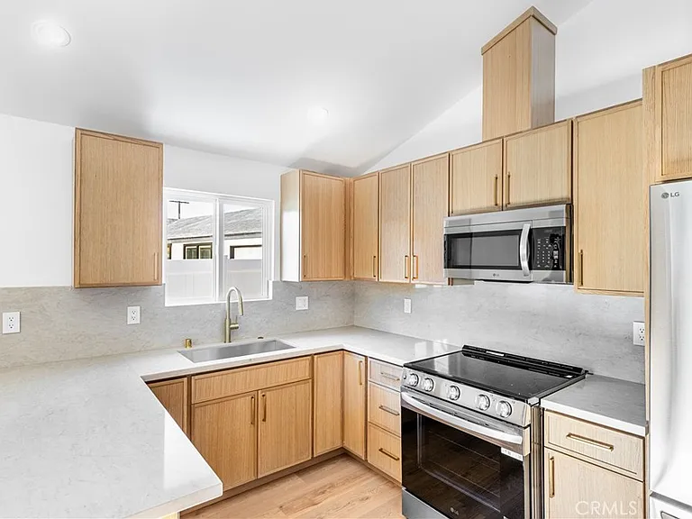 23021 Covello St — Photo 3