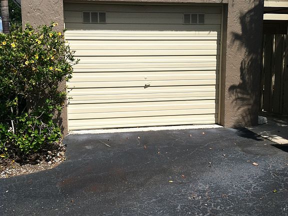 DETACHED GARAGE