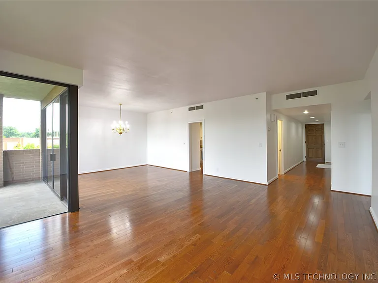 2121 S Yorktown Ave #602 — Photo 9