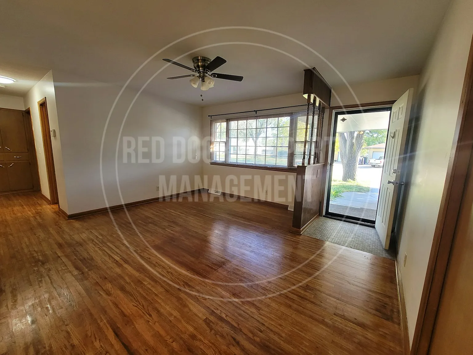 1402 West Lotus Street — Photo 4