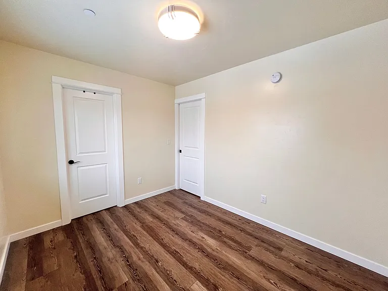 181 E Tall Fir Ct #D — Photo 11