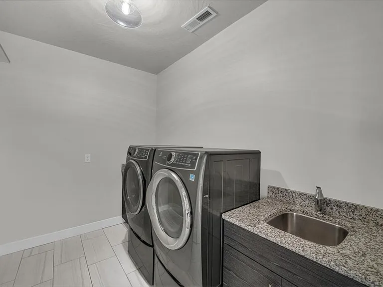 2792 S 3250 W — Photo 17