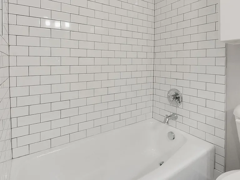 503 E 7th St #10 — Photo 11