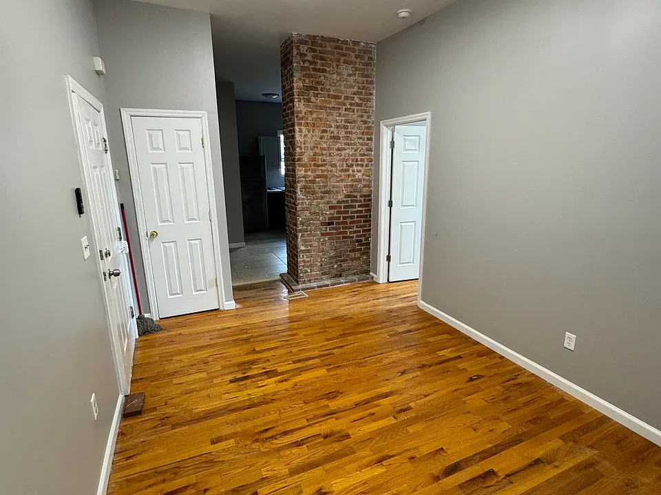 224-226 S 7th St #1B