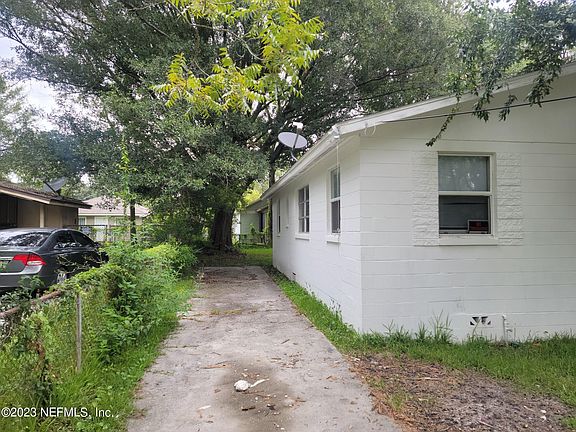 2nd image of 1617 W 14TH Street