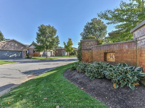 30 Doon Dr #32, London, ON N5X 3P1