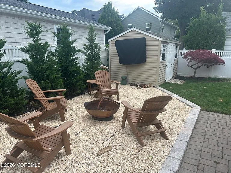 15 S Jackson Ave — Photo 22